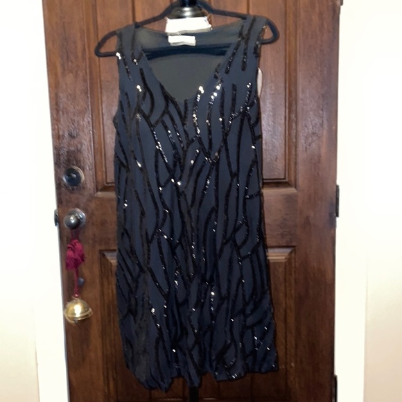 Caramela  Medium Black V-Neck Sleeveless Cocktail Mini with Pattered Sequins - Picture 2 of 16